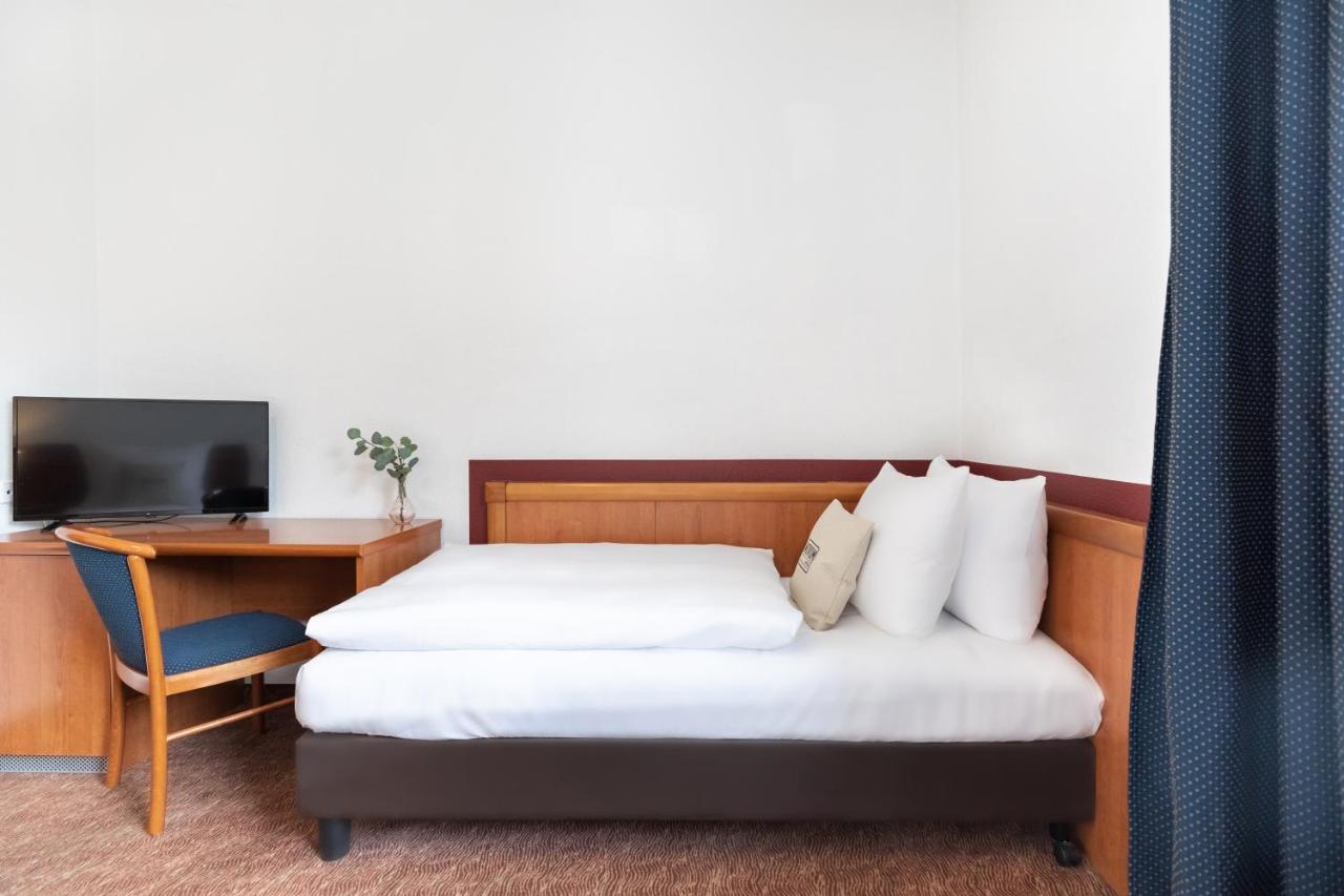 Standard Triple Room,1267912108:JPEG