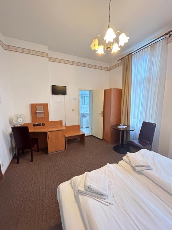 Basic Double Room