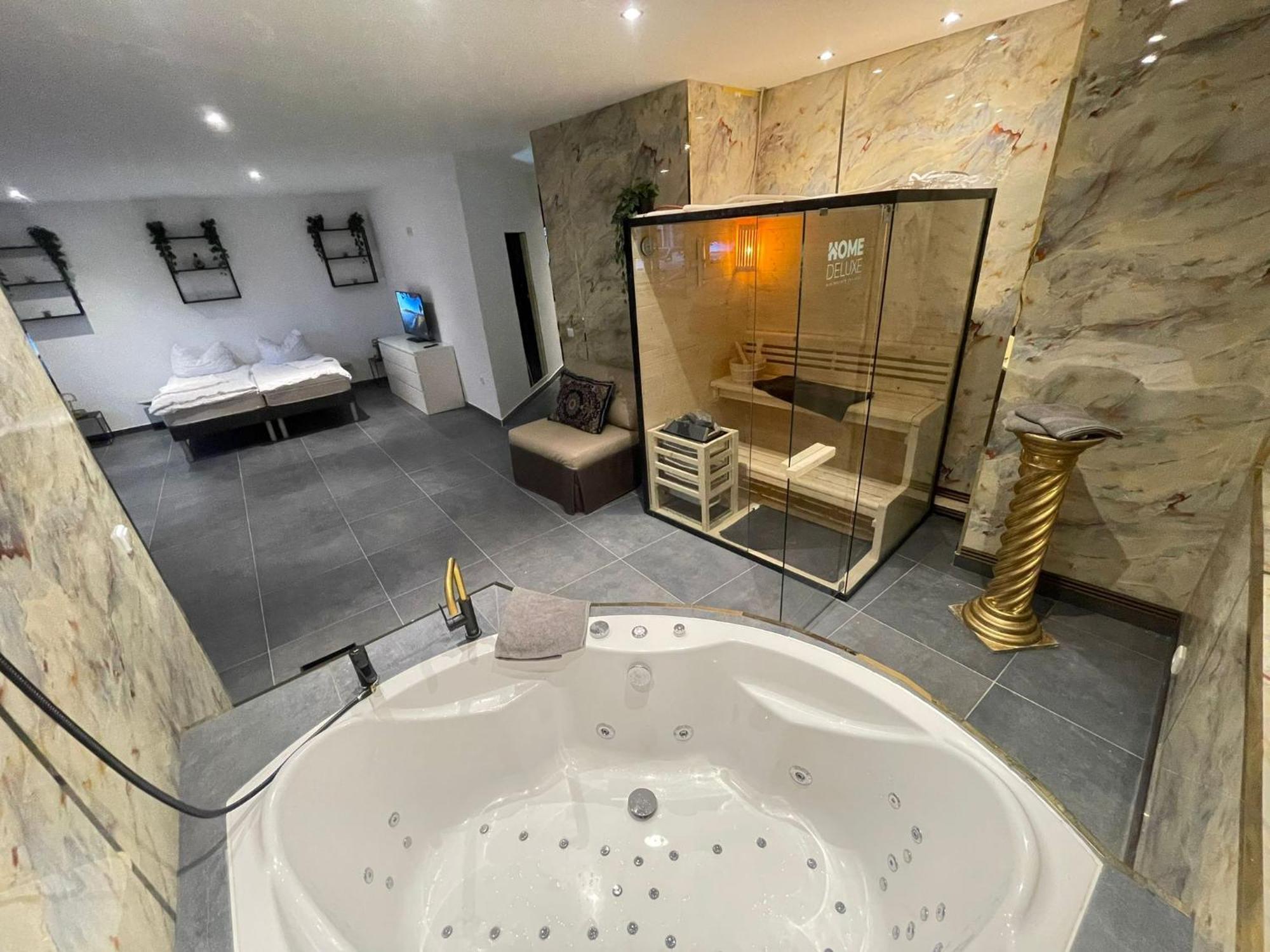 One-Bedroom Apartment,1592394519:JPEG