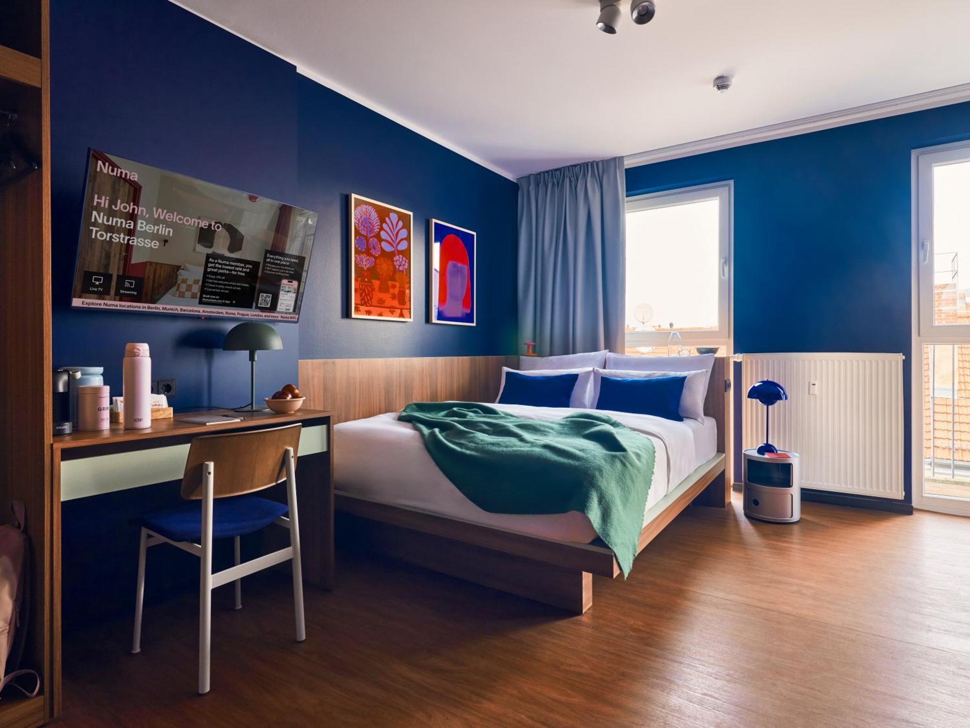 Large Room with Balcony - Accessible