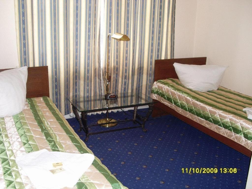 Budget Familienzimmer (2 Erwachsene + 1 Kind)