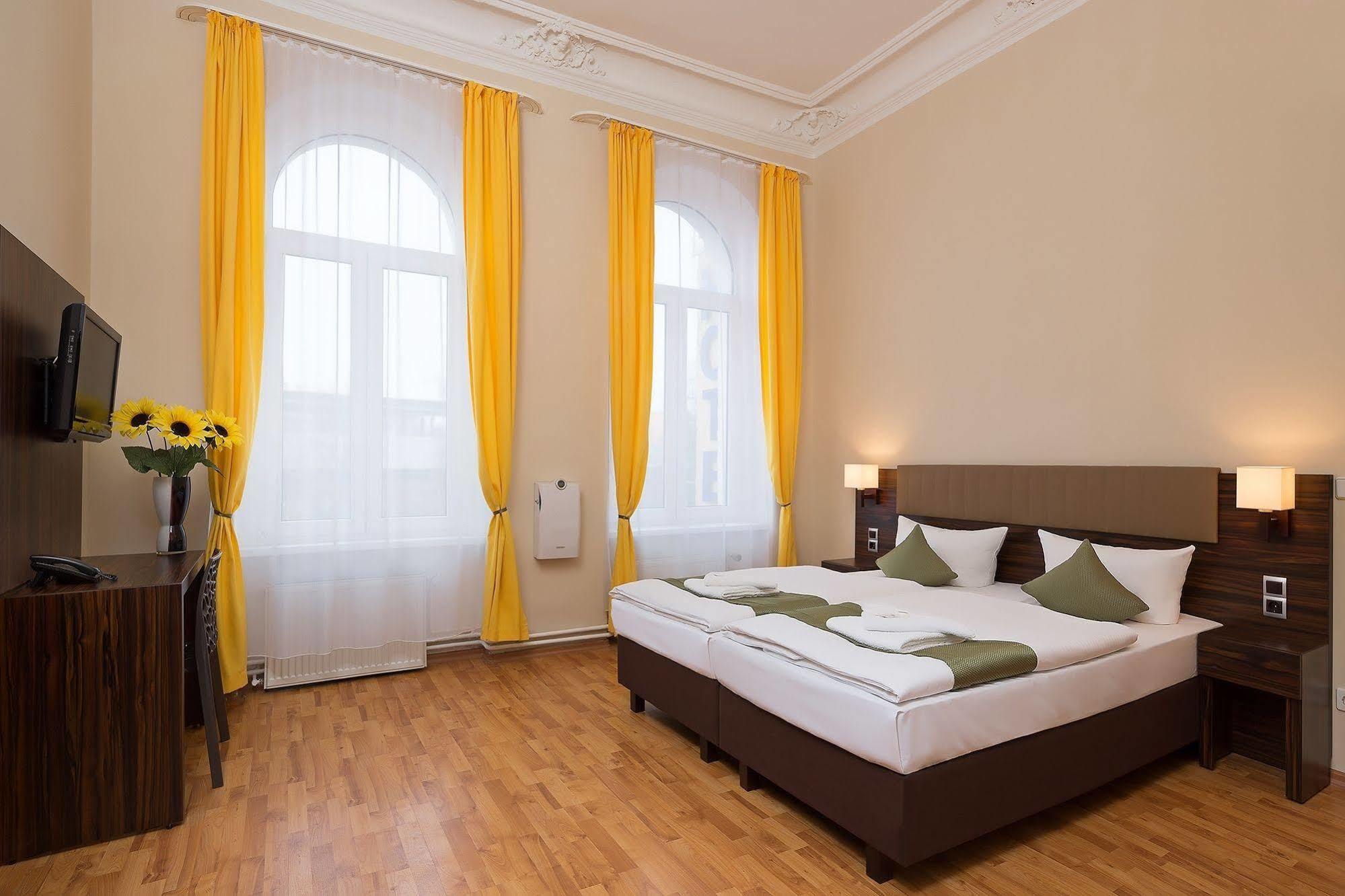 Double or Twin Room,1710542451:JPEG