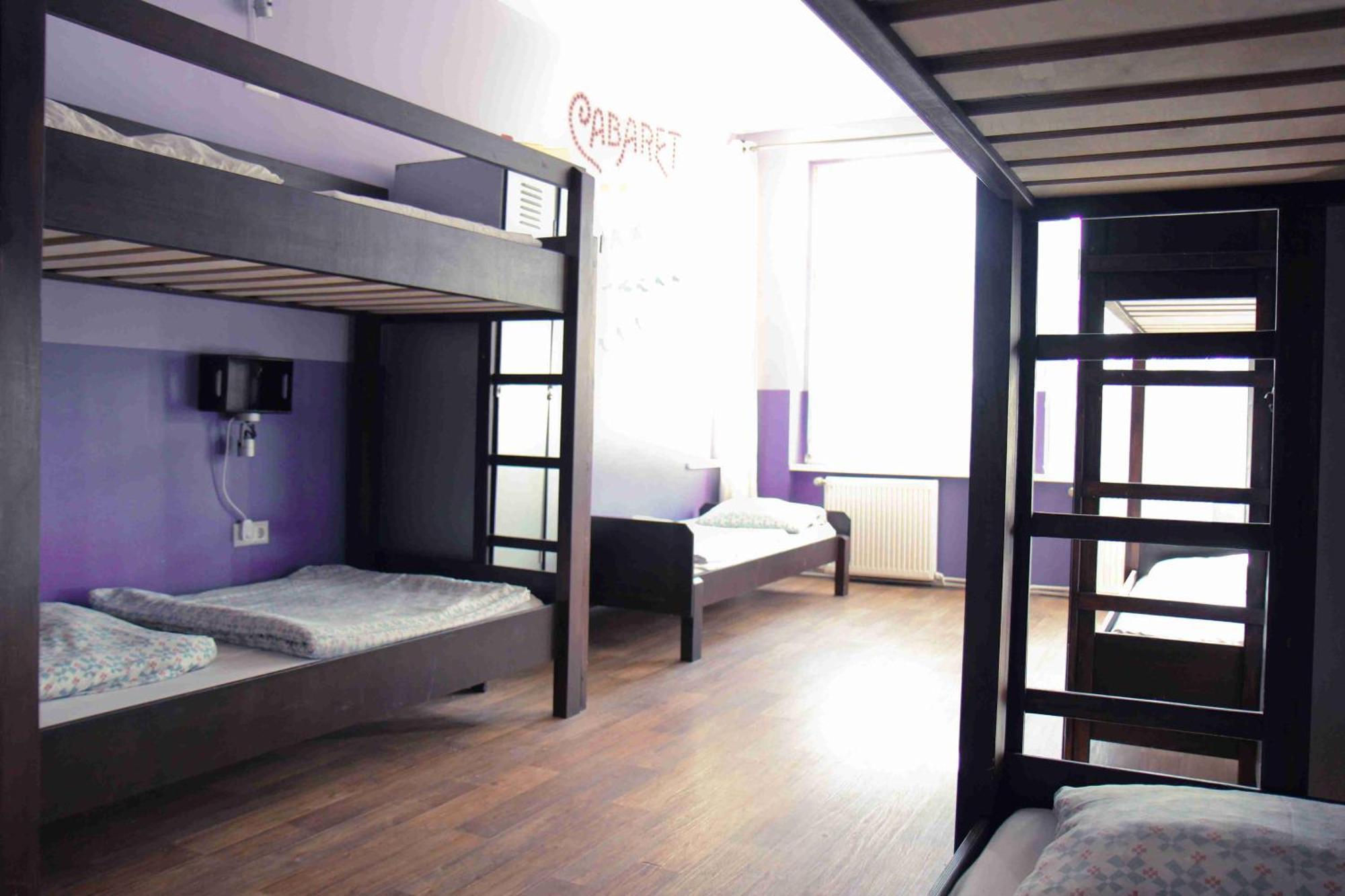 Einzelbett im gemischten 8-Bett-Schlafsaal