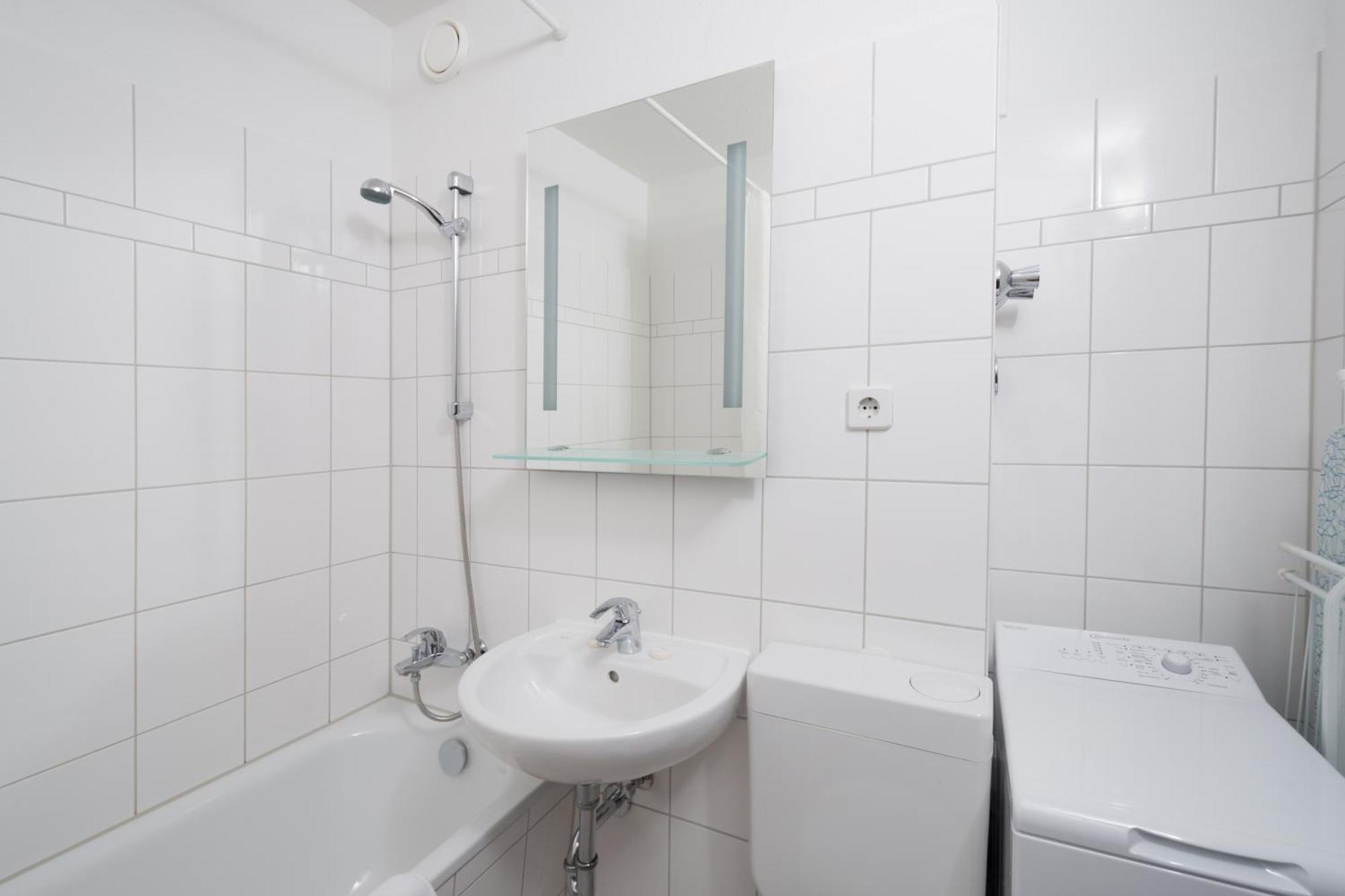 One-Bedroom Apartment,824985797:JPEG