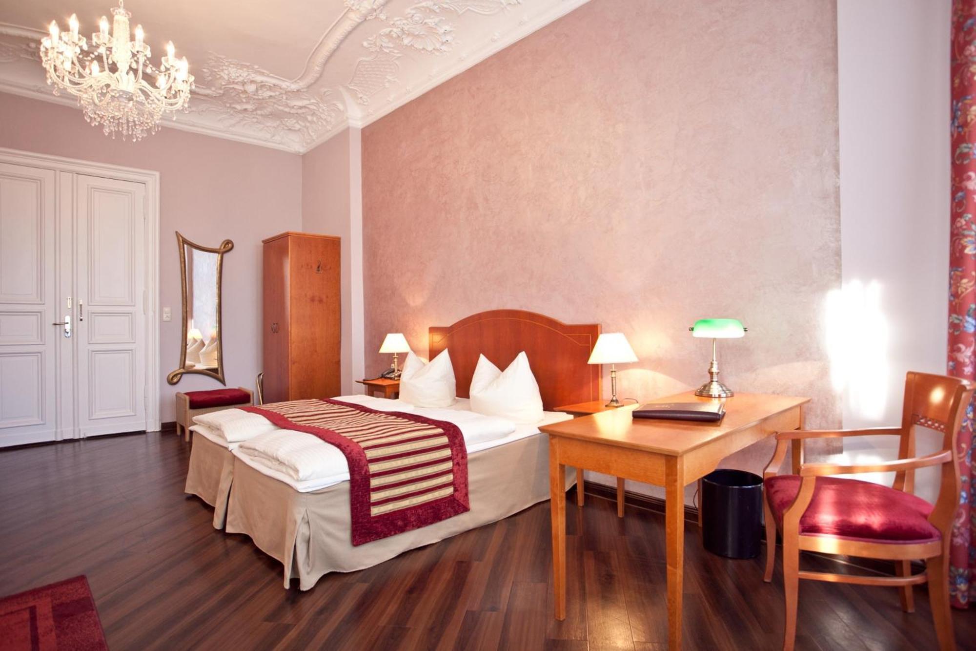 Vierbettzimmer mit Bad