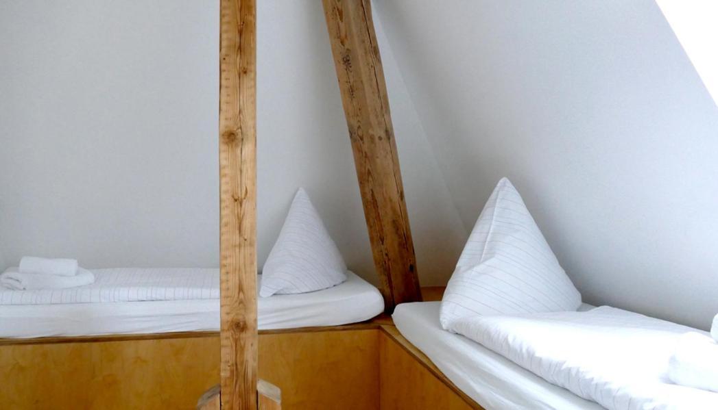 Kleines Zweibettzimmer