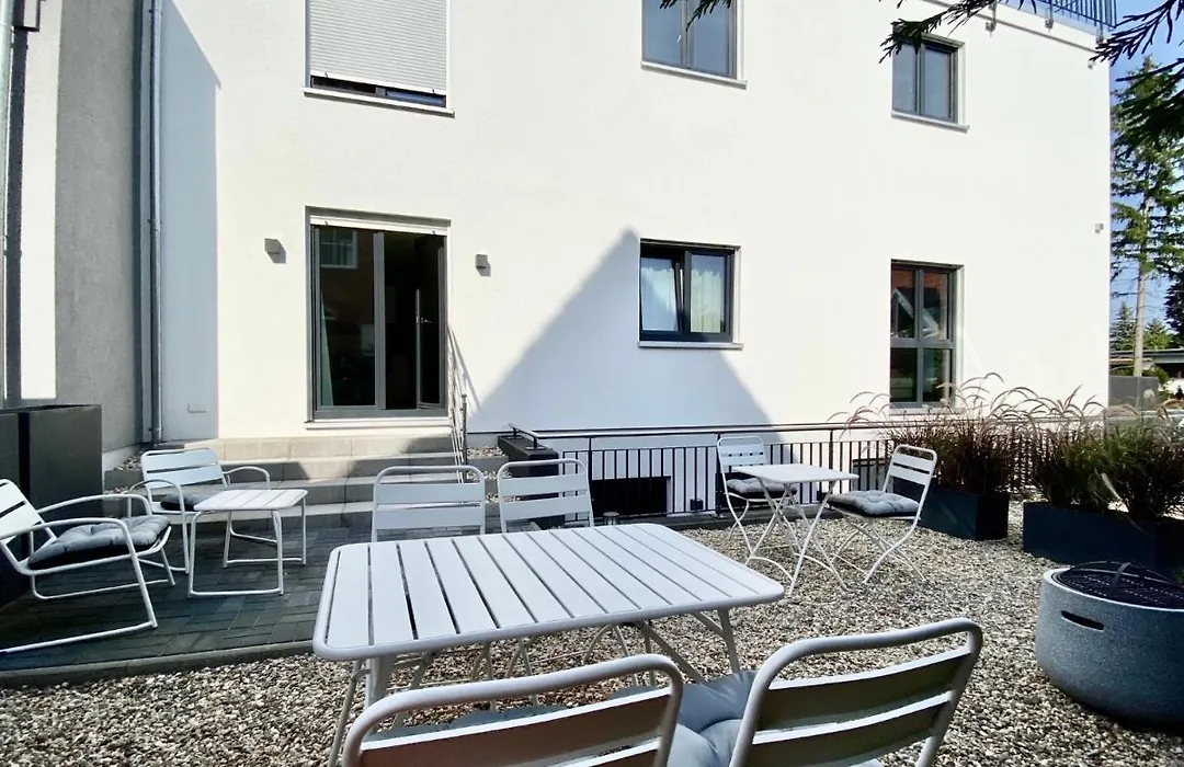 modernes Apartment, Terrasse und Garten am Lilienthalpark im Südwesten Berlins-1