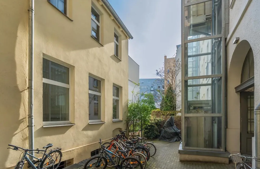 The Remise Mitte Loft, 2 Bedroom 2 Bathrooms, Living Room, Group & Family Friendly, 4- 7 Guests-1
