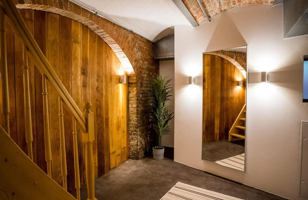Spacious Apartment In Berlin Mitte For 6-1