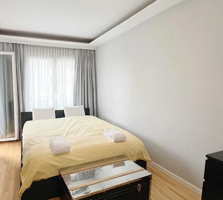 Prime Location Comfort Apartment With Balcony-1