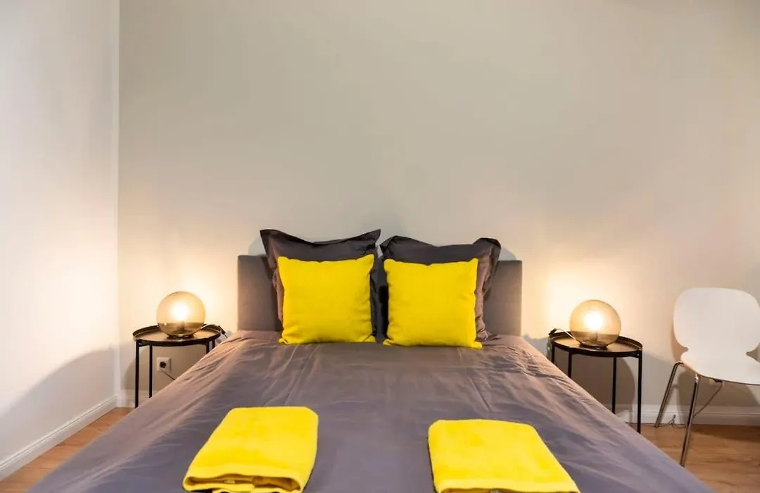 Spacious Two Br Plus Ac Plus Selfcheckin-1