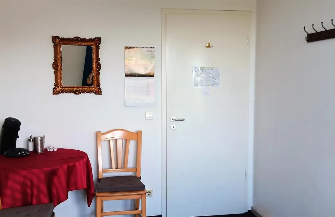 Zimmer zentral in Berlin-1