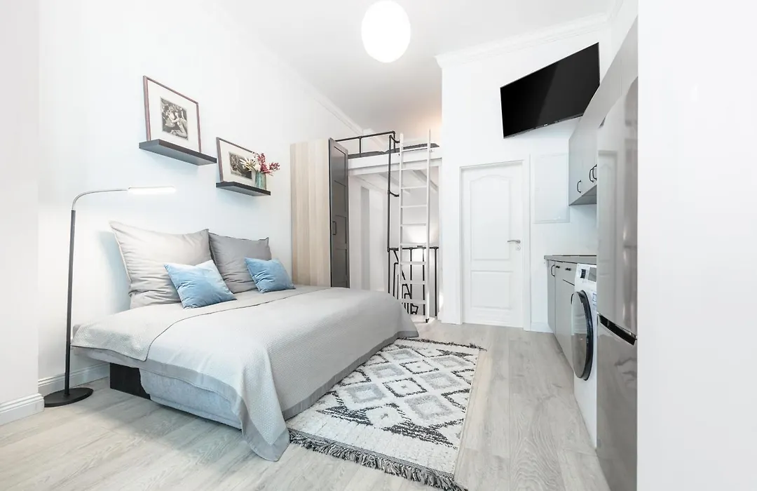 The Mierendorf Budget, Cheap Group & Family Apartment, 1Br, 1 Living Room, Ideal For 2 - 4 Guests-1