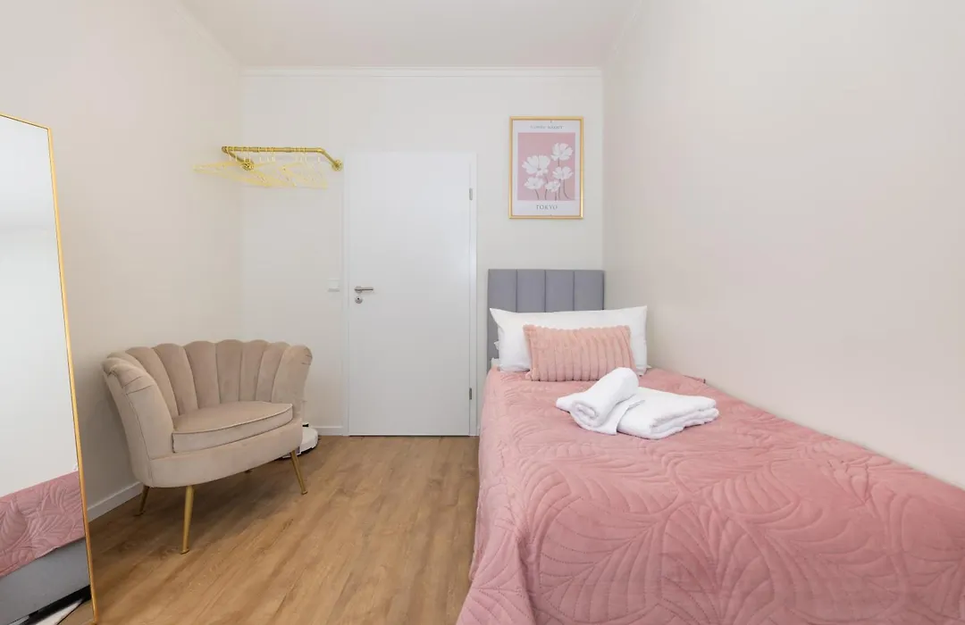 120Sqm & 5-Room Luxury Apartment With 2 Bathrooms-1