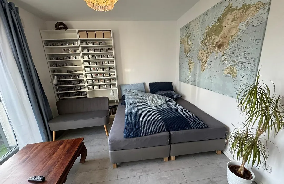 Luxus in Berlin Mitte mit Laptop, großem TV, neuem Bett und privatem Badezimmer-1