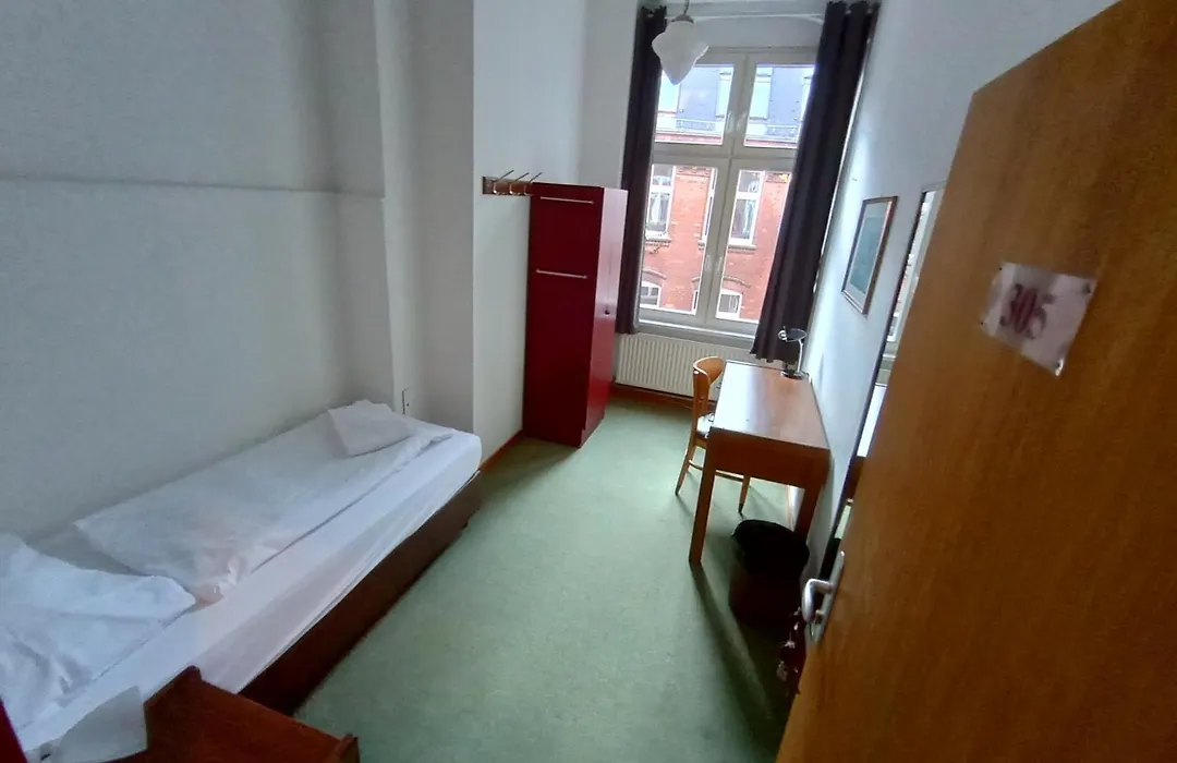 Die Fabrik - baxpax Hotel-1