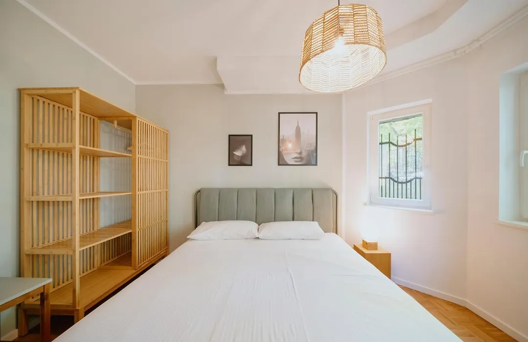 Parklounge Apartment in historic Villa-1