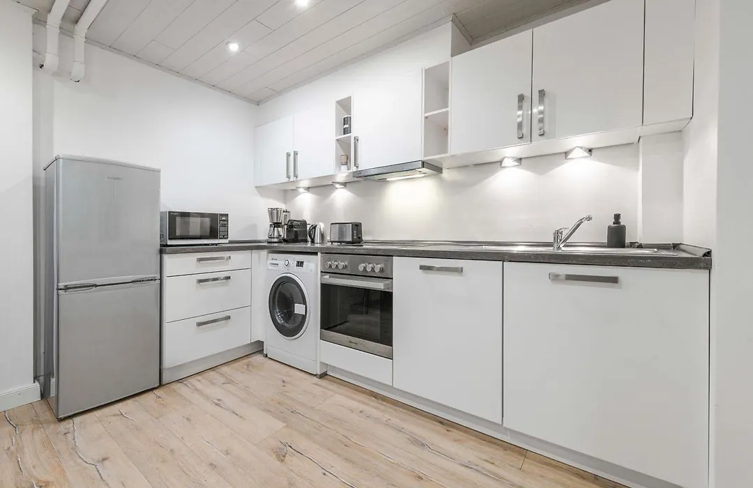 The Duesseldorfer, 1 Bedroom 1 Living Room, Group & Family Friendly, Ideal For 2 - 4 Guests-1