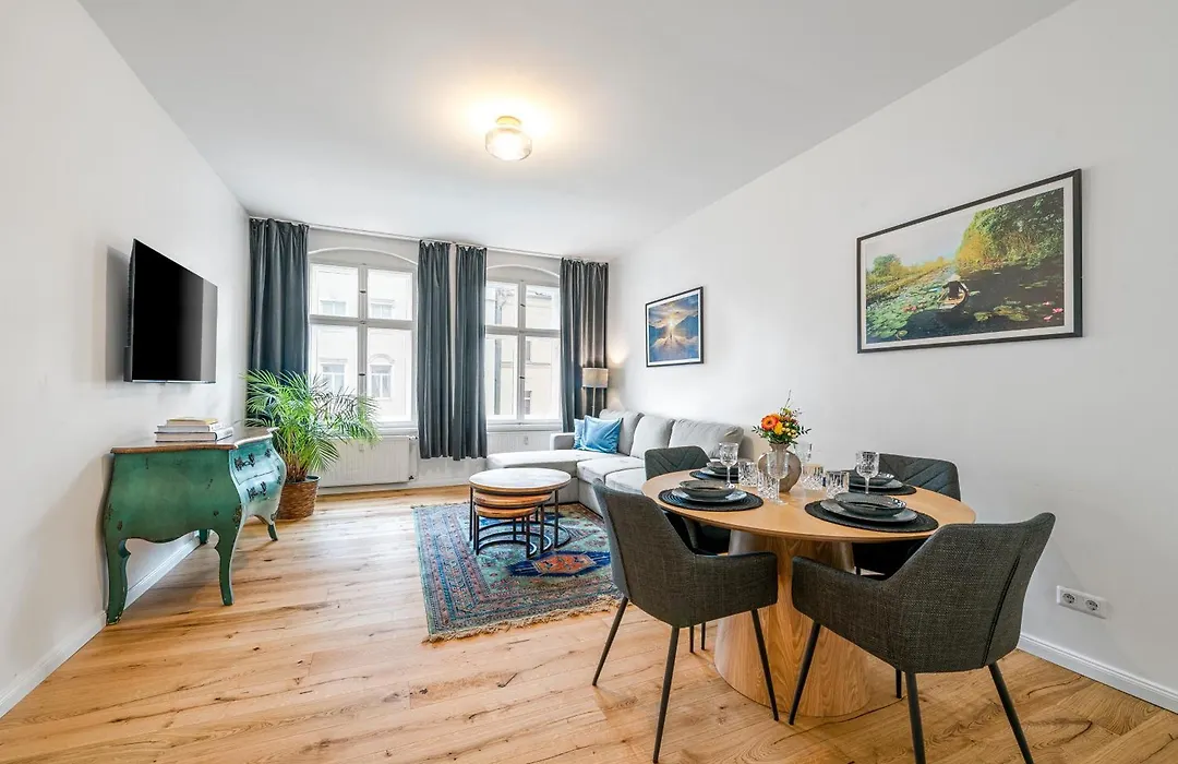The Rheinsberger Mitte, 80M2, 2Br & Living Room, Downtown Location, Sleeps 6-1