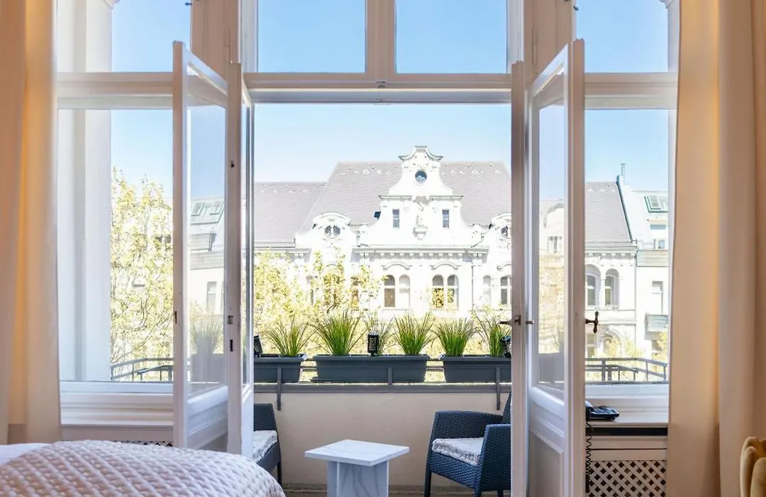 Hotel Augusta Am Kurfürstendamm-1