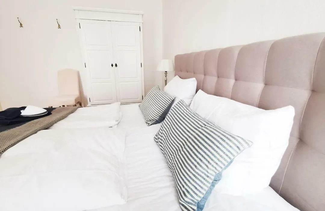 Fritz By Rockchair Apartments L Superhost Status L 3 Bedrooms Boxspringbeds 2 Bathrooms 2 Kitchen - Cozy Family & Business Flair Welcomes You!-1