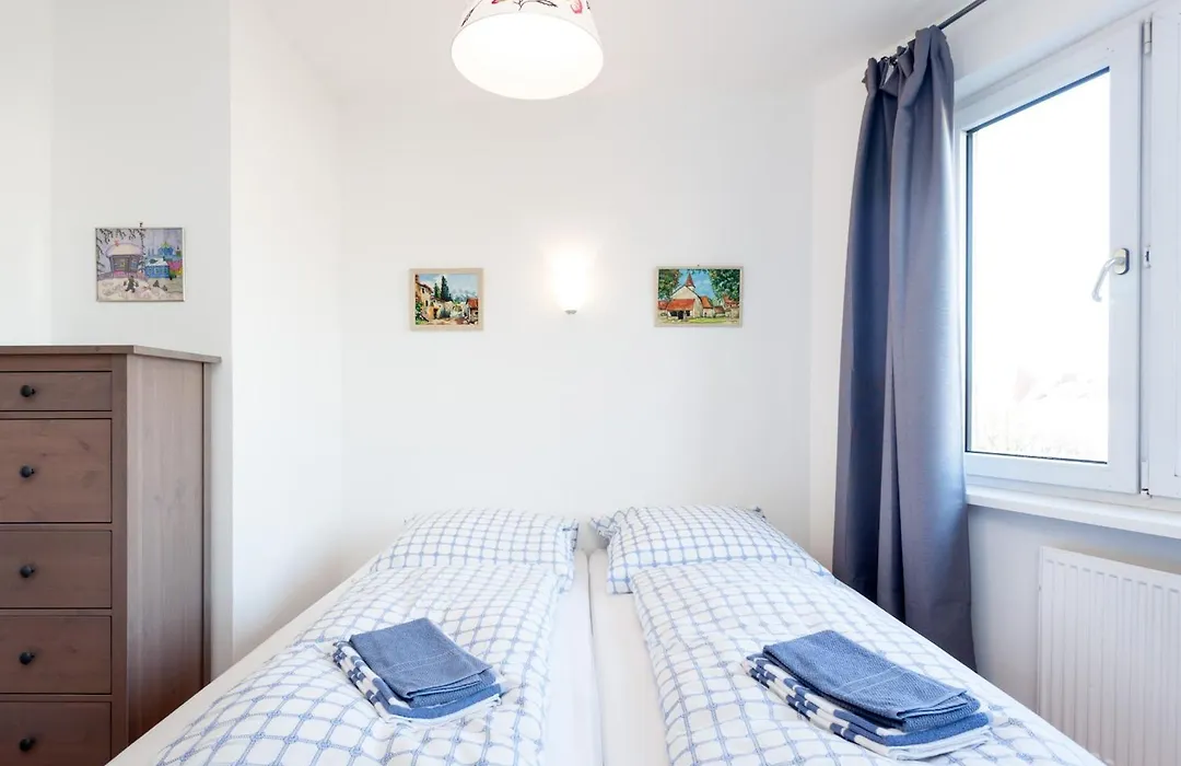 The Maybach - Rooftop Living Xberg, 1Br, 1 Living Room, Group & Family Friendly, 2 - 4 Guests-1
