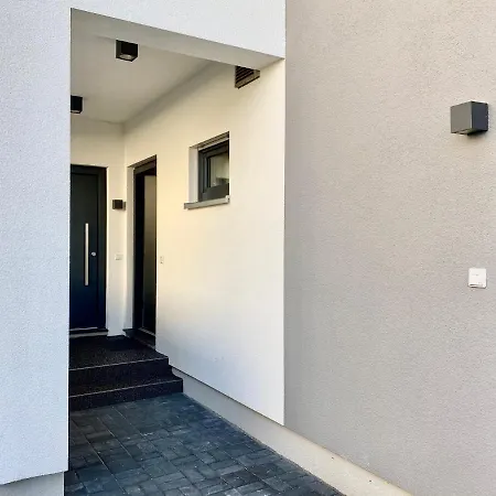 modernes Apartment, Terrasse und Garten am Lilienthalpark im Südwesten Berlins-2