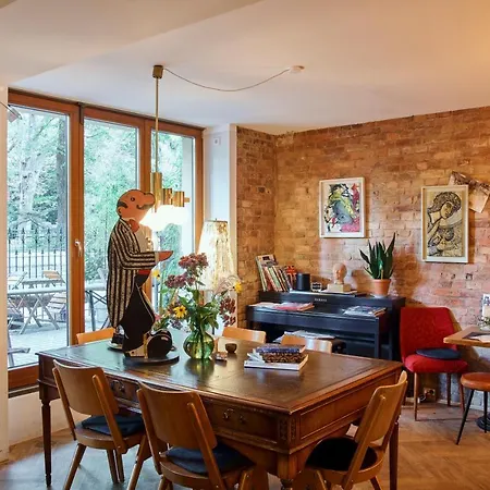 Beautiful Park Apartment For 4 Guests-3