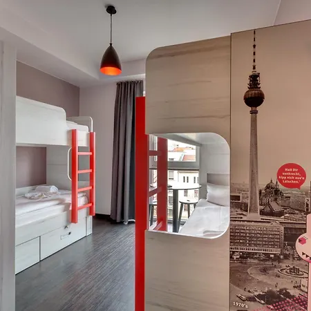 Meininger Hotel Berlin Alexanderplatz-2