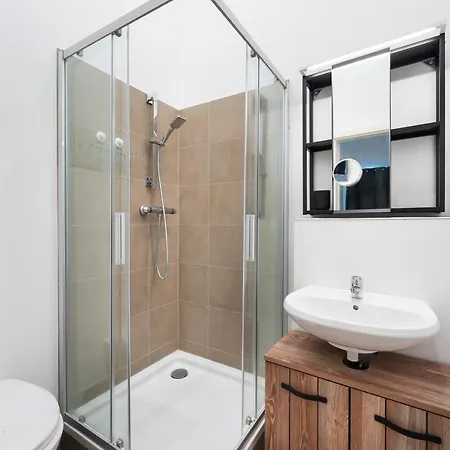 The Mierendorf, Comfortable Group & Family Apartment, 1Br, 1 Living Room, Ideal For 2 - 4 Guests-3