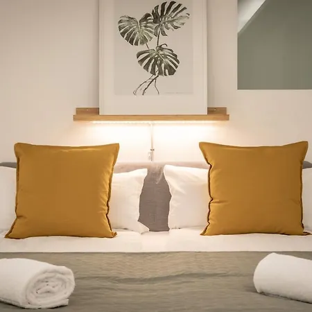 Spacious apartment in Hemholtzkiez Prenzlauer Berg for 8 People Hiddenseer-3