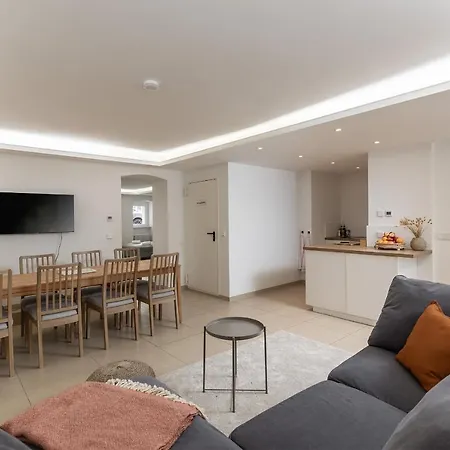 Spacious apartment in Hemholtzkiez Prenzlauer Berg for 8 People Hiddenseer-2