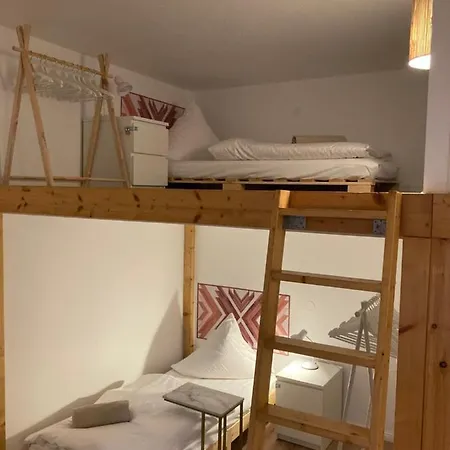 Minimal Hostel No.43-3
