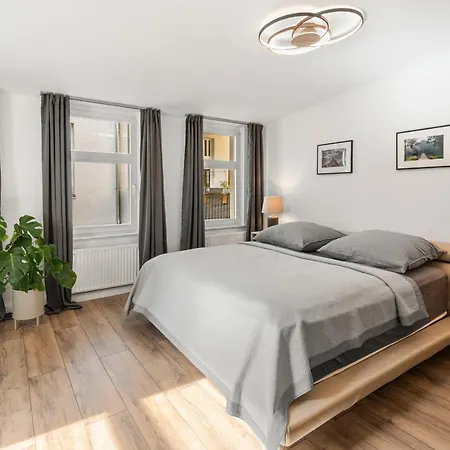 The Remise Mitte Loft, 2 Bedroom 2 Bathrooms, Living Room, Group & Family Friendly, 4- 7 Guests-3