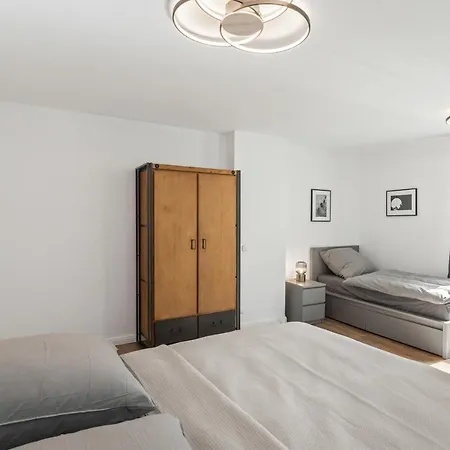 The Remise Mitte Loft, 2 Bedroom 2 Bathrooms, Living Room, Group & Family Friendly, 4- 7 Guests-3