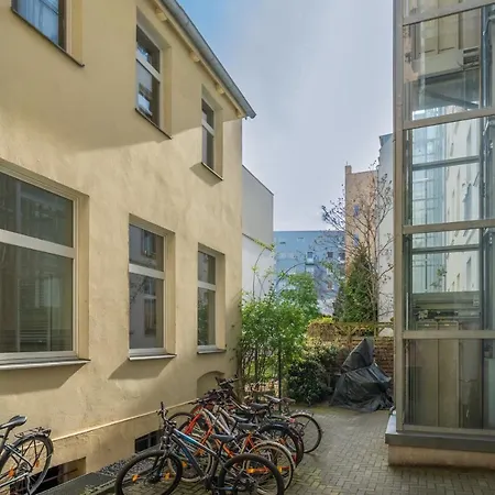 The Remise Mitte Loft, 2 Bedroom 2 Bathrooms, Living Room, Group & Family Friendly, 4- 7 Guests-2