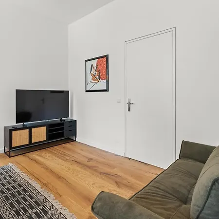 The Strassburger, Stylish 3 Bedroom Apartment In Mitte, Group & Family Friendly, 4- 6 Guests-2