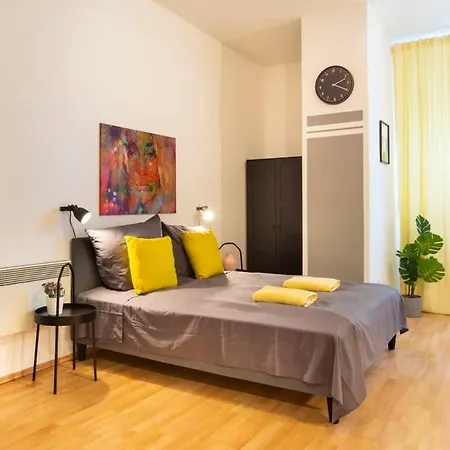 Cozy 2 room apartment next to Hermannstraße-3