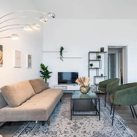 Homely Berlin - Spacious, Modern, S-Bahn Nearby , Groups & Families-3