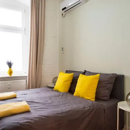 Cosy Three Br Two Bth Plus Ac Plus Self Checkin Plus Street Parking-2