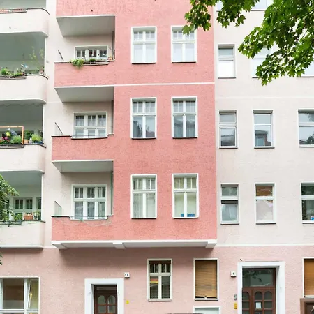 Cozy 2 room apartment next to Hermannstraße-2