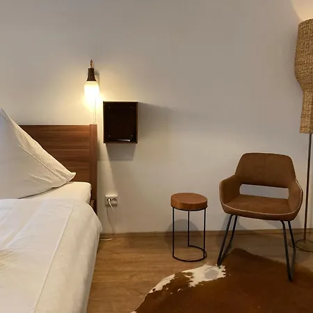Minimal Hostel-2
