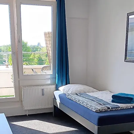 Zimmer zentral in Berlin-2