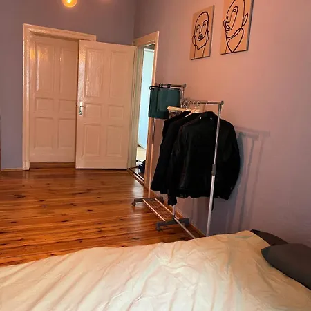 Stylish 2-Room Apartment With Balcony Next To East Side Gallery-3