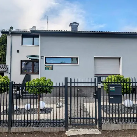 3 ROOMS - Zimmervermietung nähe Flughafen BER - gratis WLAN, Parken&Netflix-3