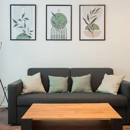 Spacious 1-Bedroom Apartment in Kreuzberg-2