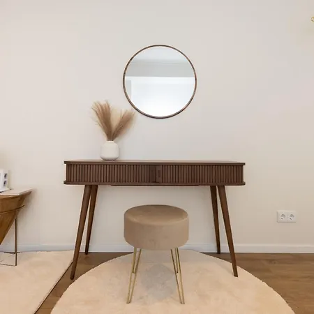 120Sqm & 5-Room Luxury Apartment With 2 Bathrooms-3