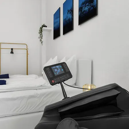 62Qm2, Massageseat, Billard-Table, King-Sized Bed-2