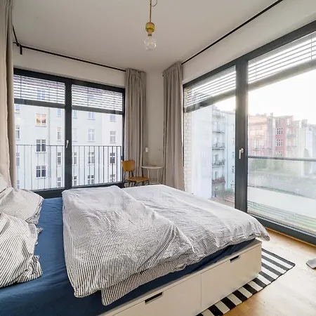2 Bedroom Mauerpark-Apartment, Berlin Mitte View Calendar-2