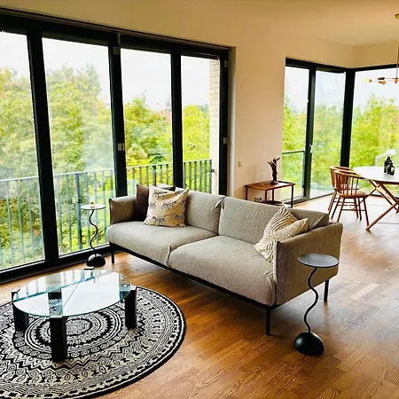 2 Bedroom Mauerpark-Apartment, Berlin Mitte View Calendar-2